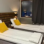 Arctic Raja Inn, Next To Norwegian Border * Naatamo