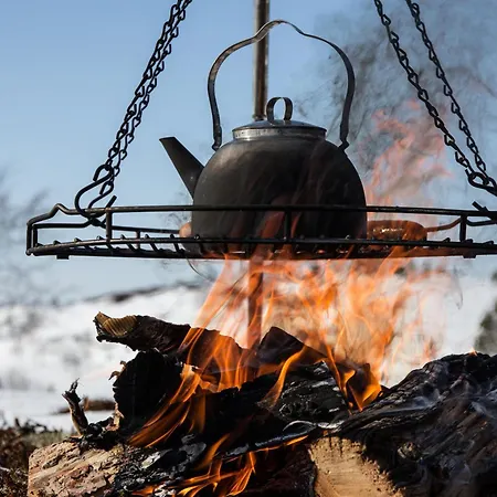 Arctic Raja Inn, Next To Norwegian Border * Naatamo