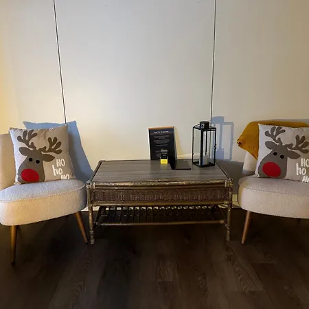 Arctic Raja Inn, Next To Norwegian Border Värdshus