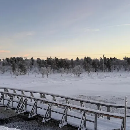 Arctic Raja Inn, Next To Norwegian Border Mini-hôtel *