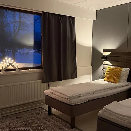 Arctic Raja Inn, Next To Norwegian Border Inn *