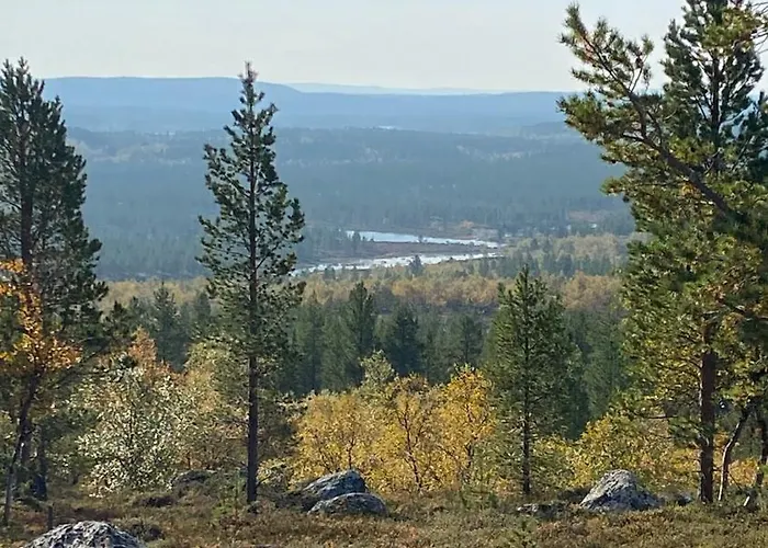 Arctic Raja Inn, Next To Norwegian Border Naatamo