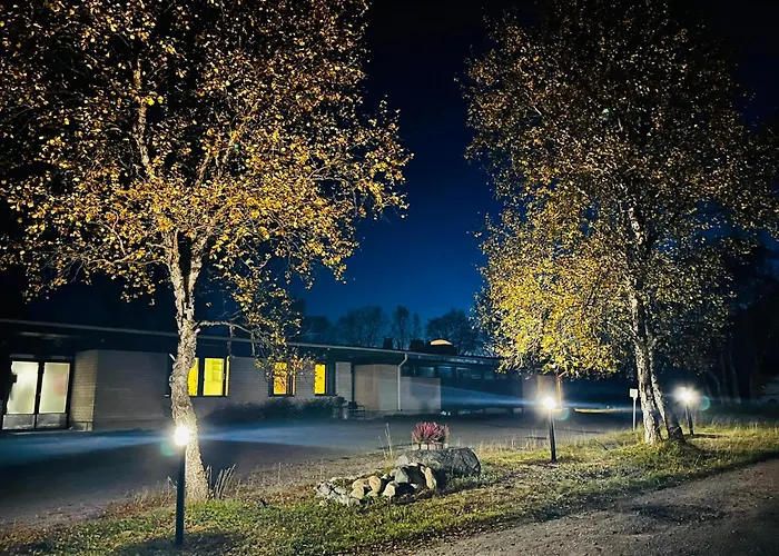 Arctic Raja Inn, Next To Norwegian Border * Naatamo