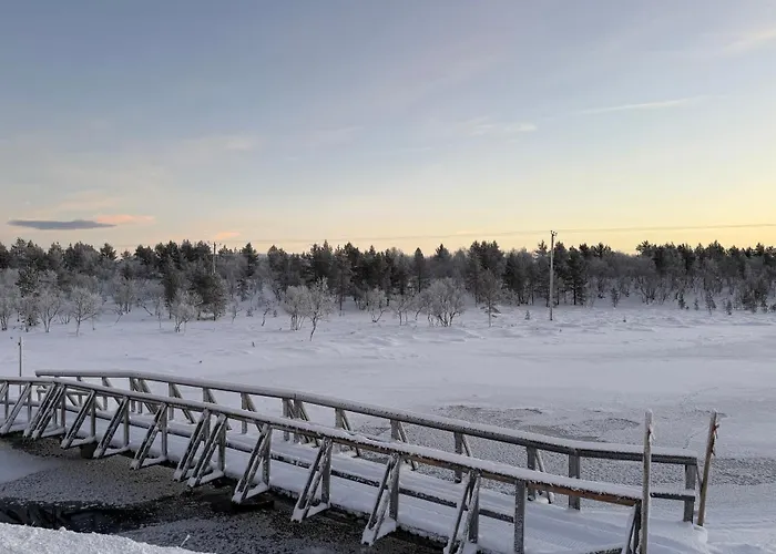 Arctic Raja Inn, Next To Norwegian Border אורחן *