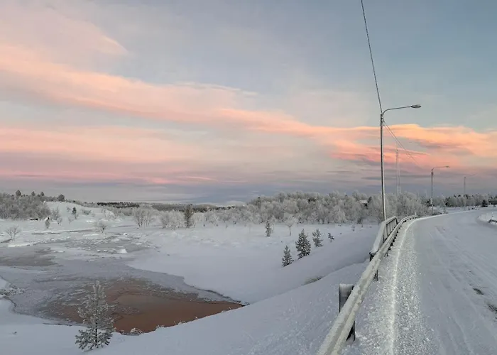 אורחן Arctic Raja Inn, Next To Norwegian Border